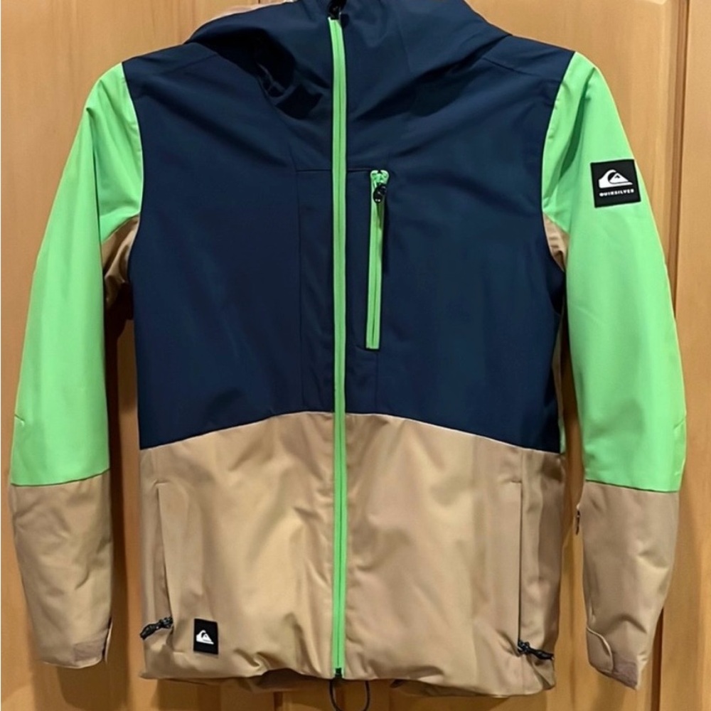 Quiksilver Kids' Navy, Green, and Tan Winter Ski Jacket, size 12 (medium)